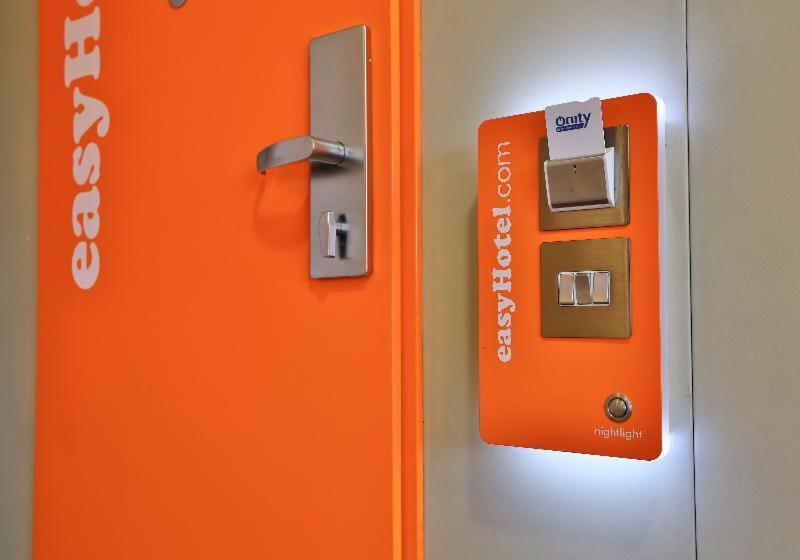 Easyhotel Sofia Room photo
